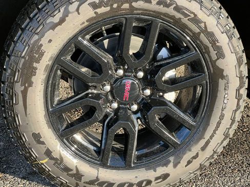 New 2025 GMC Sierra 1500 Elevation image 7