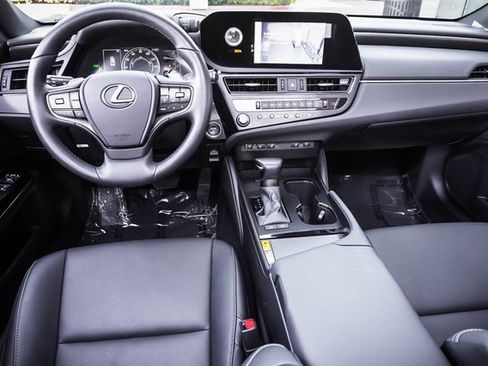 Used 2025 Lexus ES 300h w/ Premium Package image 18