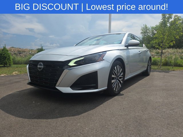 Used 2023 Nissan Altima 2.5 SV w/ SV Premium Package FWD image 2
