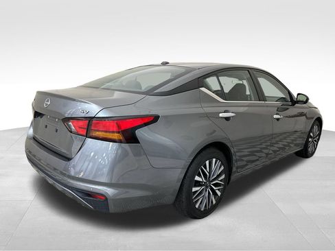 Used 2023 Nissan Altima 2.5 SV FWD image 5