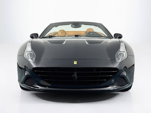 Used 2017 Ferrari California T RWD image 2