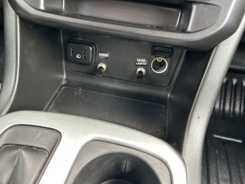 Used 2022 Chevrolet Colorado LT w/ Fleet Safety Package RWD image 26