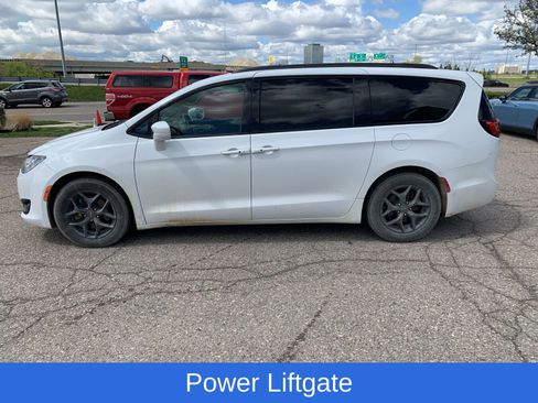 Used 2018 Chrysler Pacifica Touring-L Plus w/ S Appearance Package FWD image 7