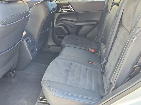 Used 2024 Mitsubishi Outlander SE image 14