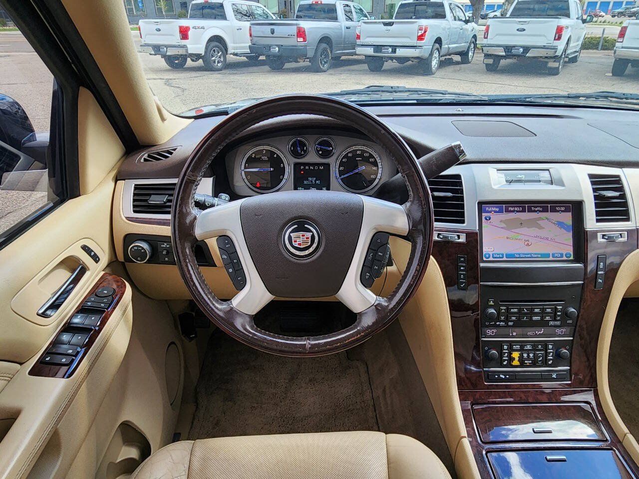 Used 2013 Cadillac Escalade Premium AWD/4WD image 17