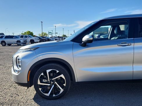 Used 2024 Mitsubishi Outlander SE AWD/4WD image 10
