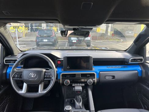 Used 2025 Toyota Tacoma TRD Off-Road image 31
