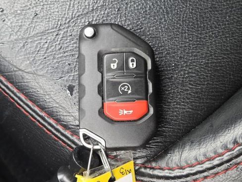 Used 2018 Jeep Wrangler Unlimited Rubicon AWD/4WD image 39