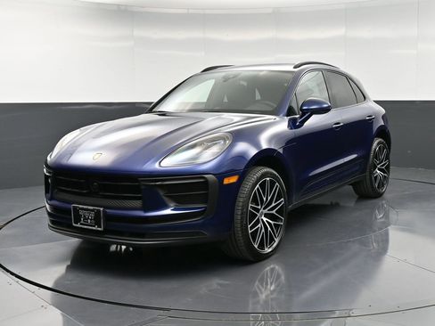 Certified 2025 Porsche Macan image 1