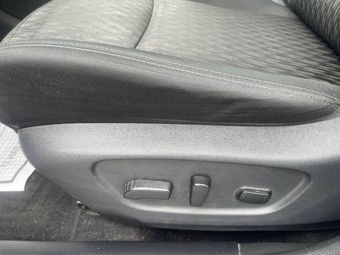 Used 2018 Nissan Rogue SV AWD/4WD image 20