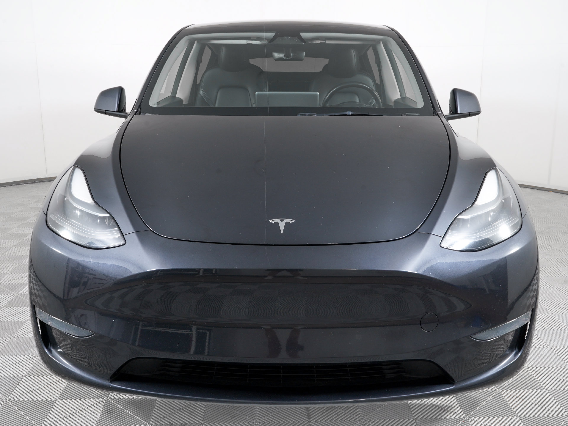 Used 2024 Tesla Model Y Long Range AWD/4WD image 2