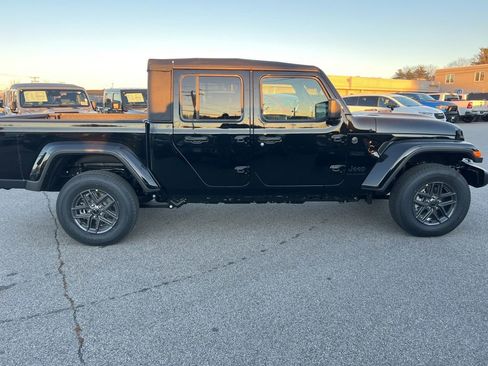 New 2026 Jeep Gladiator Sport image 8
