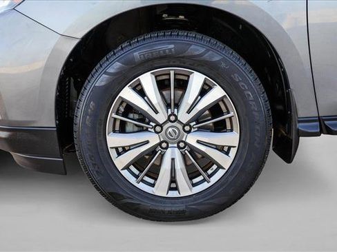 Used 2018 Nissan Pathfinder S image 9