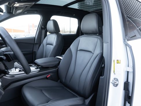 Certified 2025 Audi Q7 2.0T Premium w/ Convenience Plus Package image 23