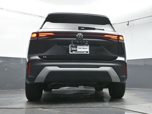 New 2026 Volkswagen Tiguan SE image 36