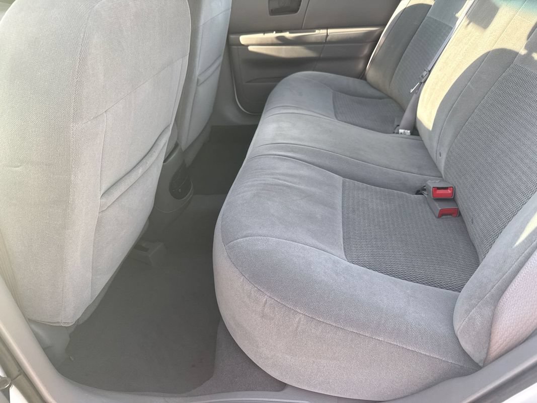 Used 2005 Ford Taurus SE FWD image 11