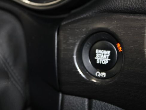 Used 2018 Jeep Grand Cherokee Altitude RWD image 22