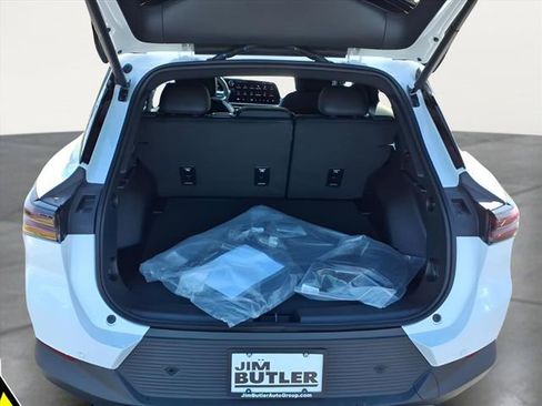 New 2026 Chevrolet Equinox EV LT image 23