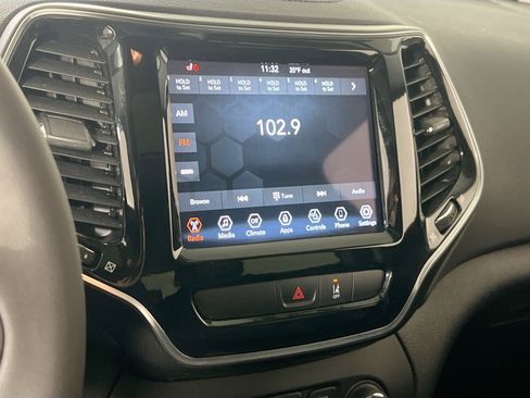 Used 2022 Jeep Cherokee Limited image 14