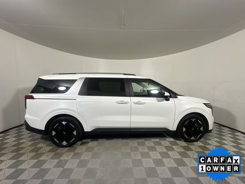 Used 2026 Kia Carnival EX image 8