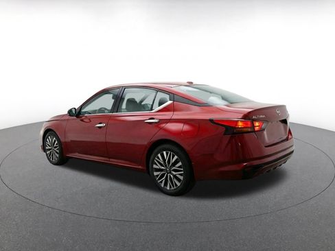 Used 2025 Nissan Altima 2.5 SV FWD image 7
