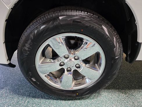 Used 2019 RAM 1500 Express w/ Express Value Package AWD/4WD image 12
