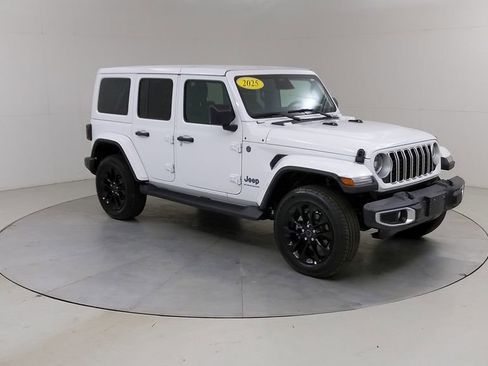 Used 2025 Jeep Wrangler Unlimited Sahara AWD/4WD image 10