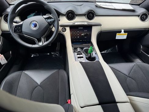New 2025 Karma Revero Luxury RWD image 20