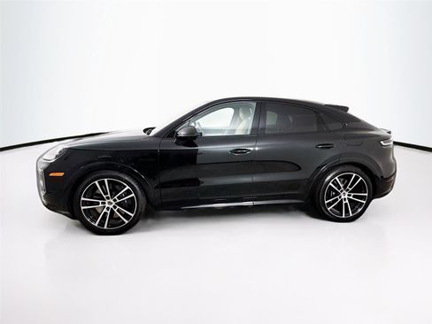 Used 2025 Porsche Cayenne Turbo AWD/4WD image 4