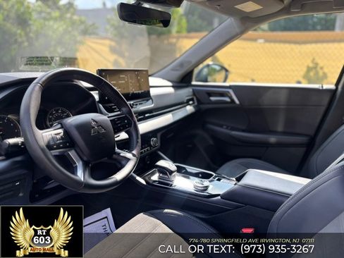 Used 2025 Mitsubishi Outlander SE AWD/4WD image 16
