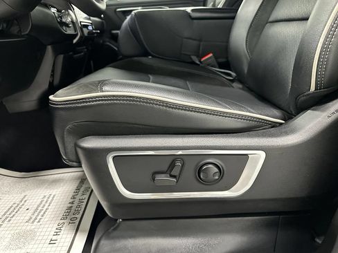 Used 2025 RAM 1500 Laramie AWD/4WD image 12