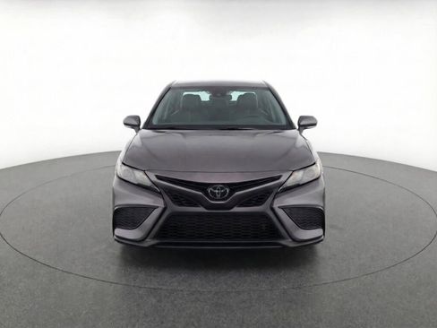 Used 2023 Toyota Camry SE image 2