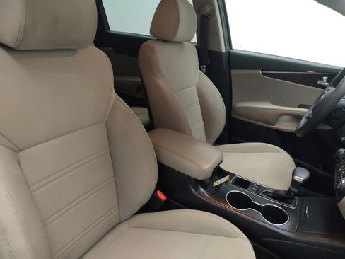 Used 2019 Kia Sorento LX image 21
