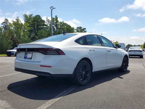 New 2025 Honda Accord SE image 4