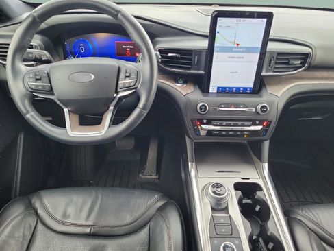 Used 2020 Ford Explorer Platinum w/ Premium Technology Package image 10