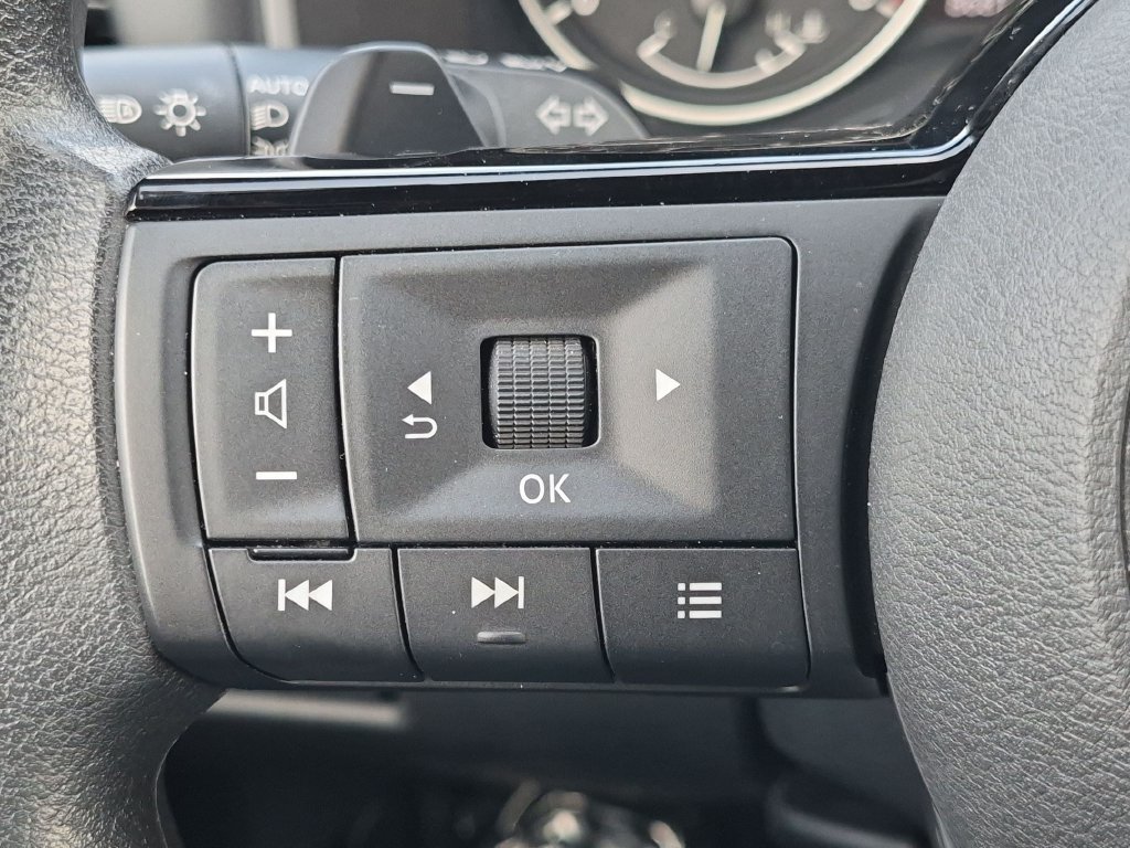 Used 2023 Nissan Rogue SV AWD/4WD image 14
