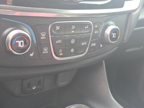 Used 2019 Chevrolet Traverse LT FWD image 35