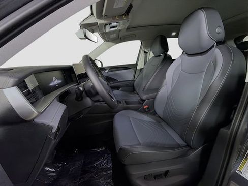 New 2026 Volkswagen Tiguan SE image 11