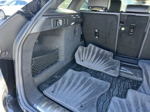 Certified 2022 Jaguar F-PACE R-Dynamic S image 36