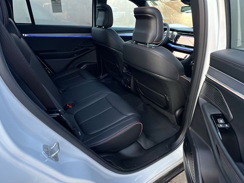 Used 2024 Jeep Wagoneer Launch Edition image 23