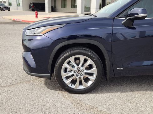 New 2026 Toyota Highlander Limited image 9
