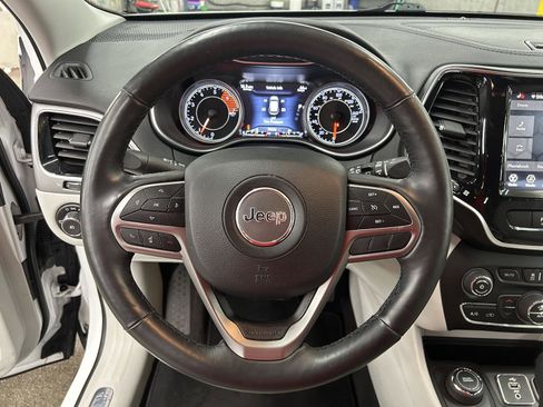 Used 2019 Jeep Cherokee Limited image 16