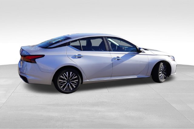 Used 2025 Nissan Altima 2.5 SV FWD image 4
