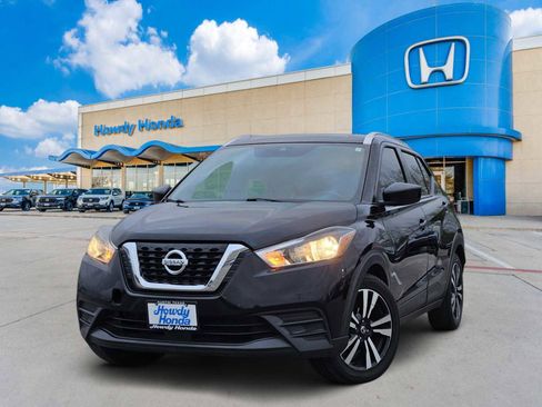 Used 2020 Nissan Kicks SV image 1