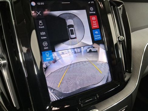 Used 2025 Volvo XC60 B5 Plus AWD/4WD image 28