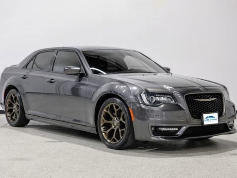 Used 2017 Chrysler 300 S w/ S Model Appearance Package image 4