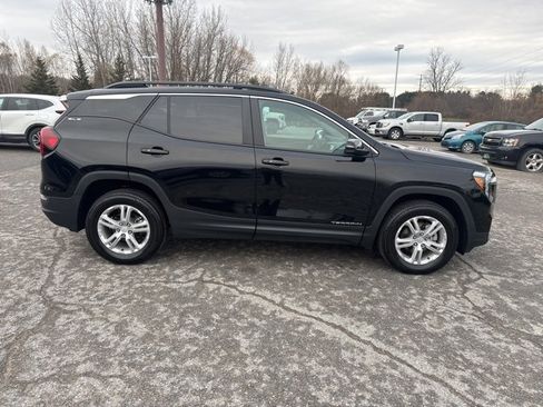 Used 2023 GMC Terrain SLE w/ Driver Convenience Package image 7