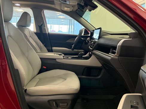 Used 2025 Toyota Grand Highlander AWD image 14