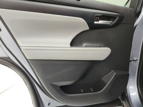 Certified 2023 Toyota Highlander XLE image 9