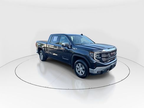 Used 2023 GMC Sierra 1500 SLT w/ X31 Off-Road Package AWD/4WD image 2